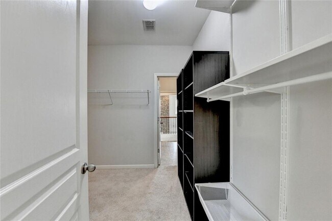 Building Photo - 2540 Maple Ridge Ln