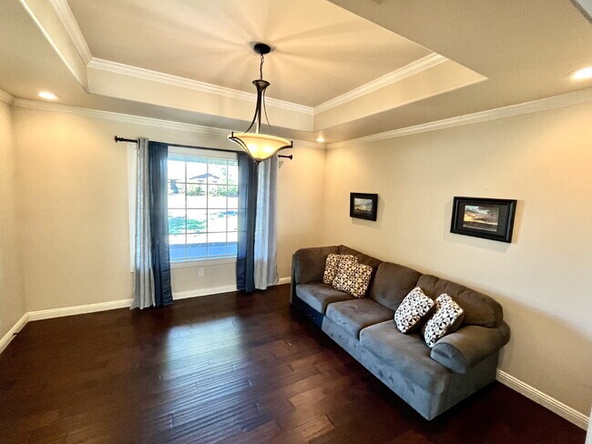 Building Photo - Spacious 4-Bedroom Home with Backyard Basketball Court Available for Summer 2026 Pre-Lease