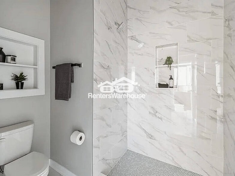 Building Photo - 15588 Rocklyn Pl