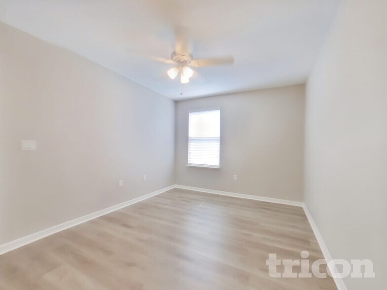 Building Photo - 3423 98th St E