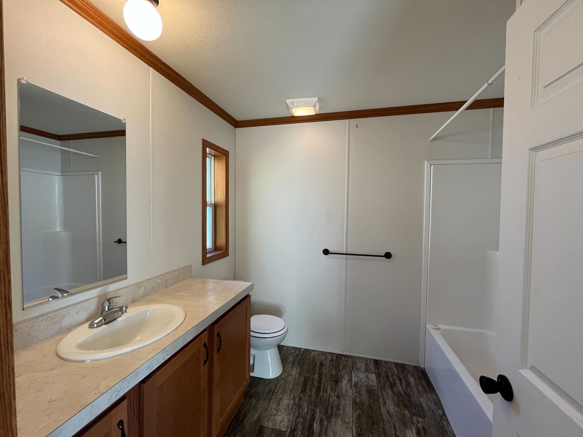 Building Photo - 1432 Iowa Dr