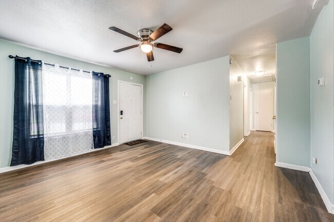 Building Photo - 509 Woodford Ln