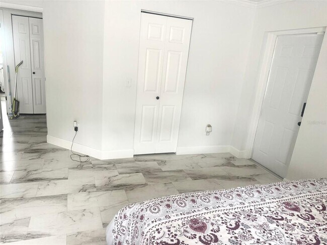Building Photo - 9411 N Rome Cir