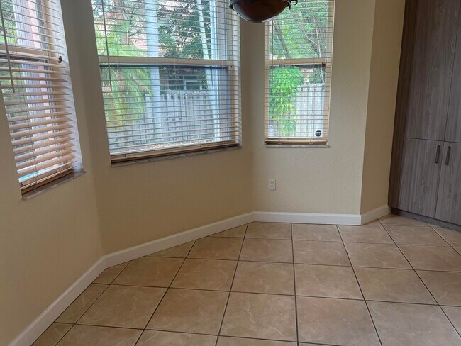 Building Photo - 315 NW 158th Ln
