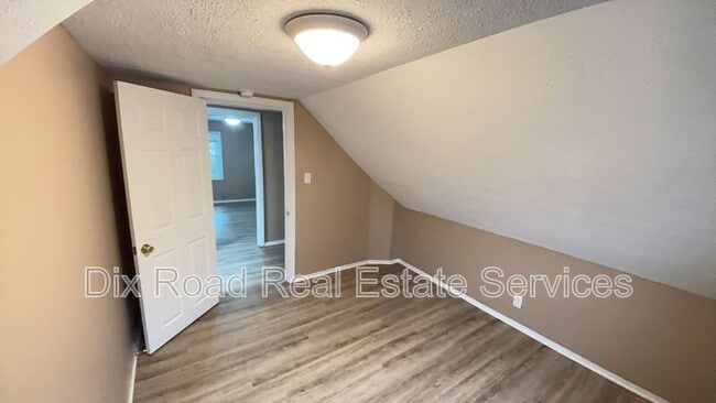 Building Photo - 830 St Clair Ave