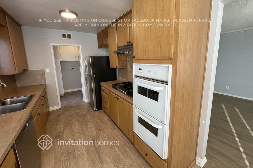 Building Photo - 533 W 224th St