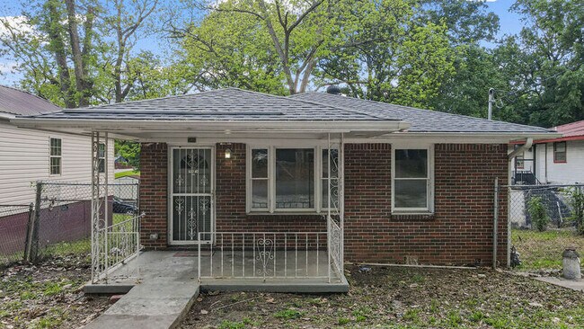 Building Photo - 402 Carver Ave