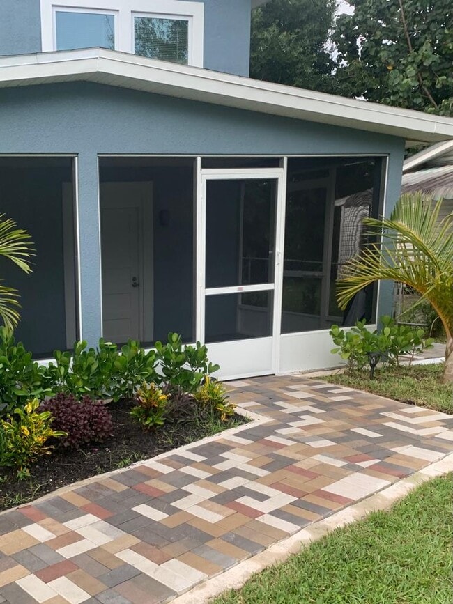 Building Photo - 1701 W Cluster Ave