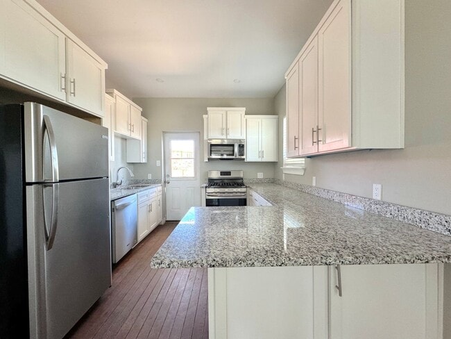Building Photo - Sunset Heights Historic Home - 3Bed Refrig A/C!