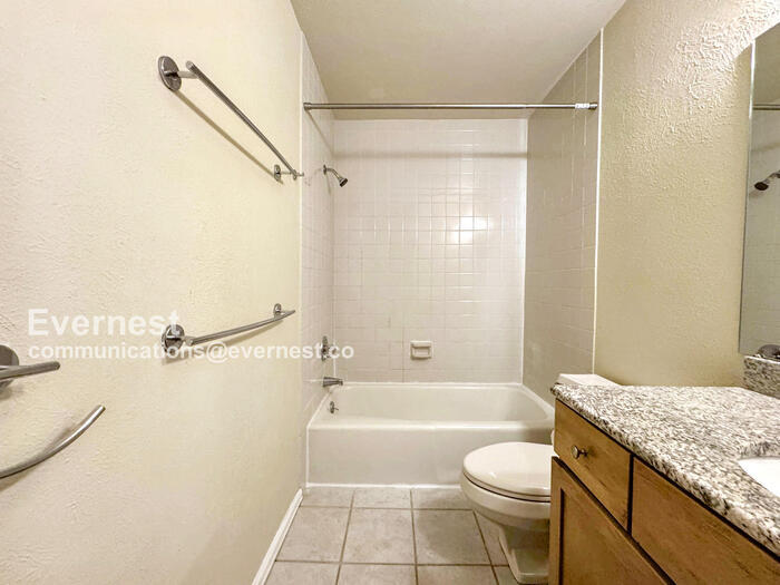 Building Photo - 777 Poplar Ave