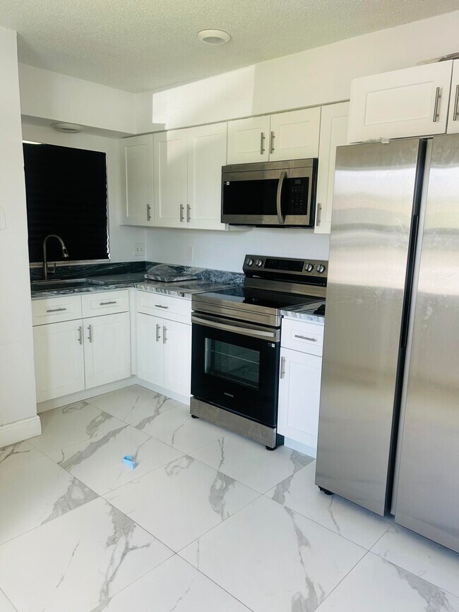 Building Photo - 1471 NW 20th St