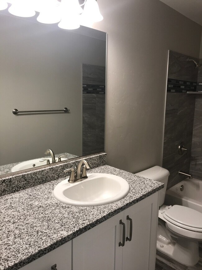 Building Photo - Very nice Townhouse in Santa Clara, with a POOL!!