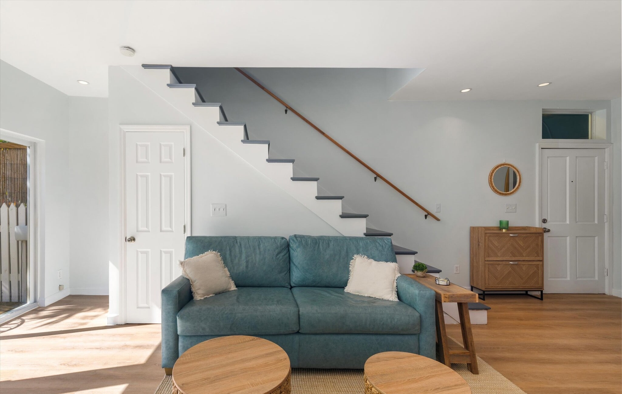 Building Photo - 634 Louisa St