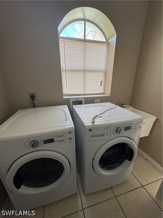 Building Photo - 286 Justene Cir