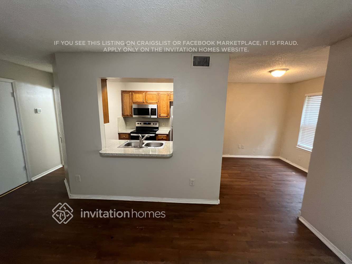 Building Photo - 1562 Sunset Village Dr