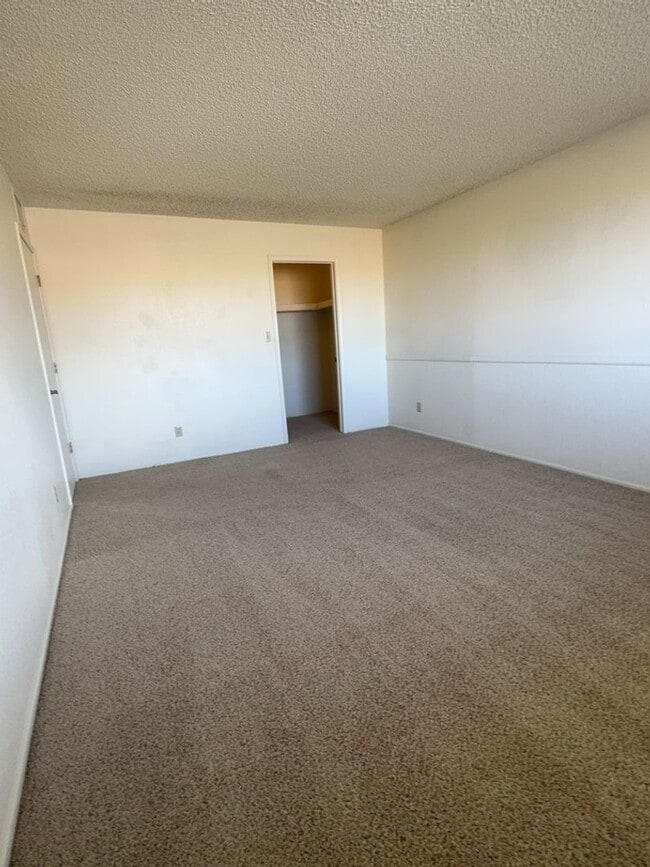 Building Photo - Great two story, 3 bedroom, 2.5 bath home