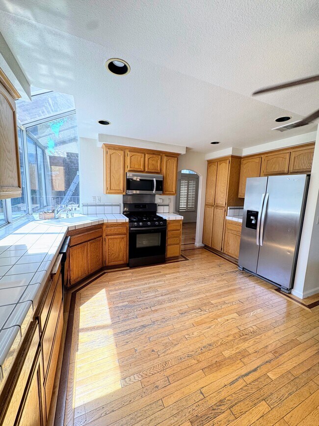 Building Photo - 5017 Toyon Way