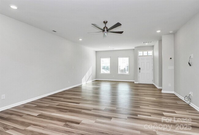 Building Photo - 646 Sagecroft Ln