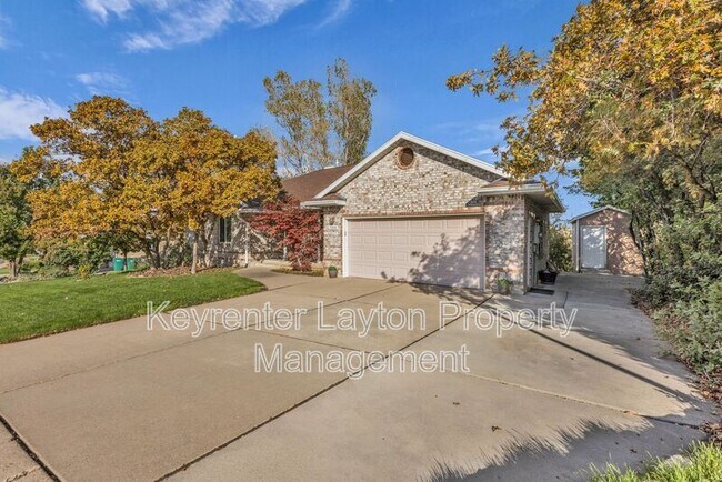 Building Photo - 2335 Summerwood Dr