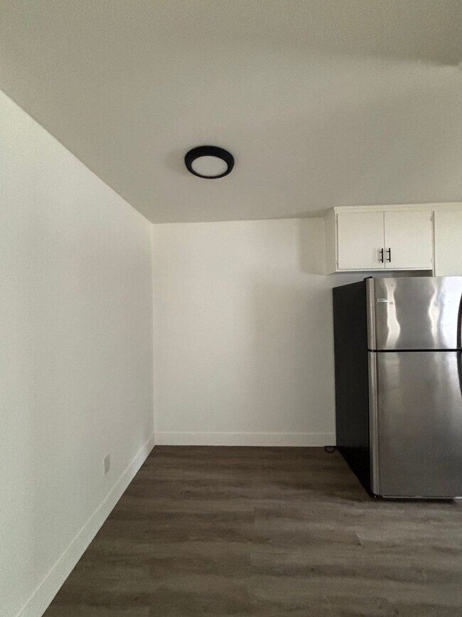 Building Photo - Upgraded 1 Bedroom In Torrance with Parkin...