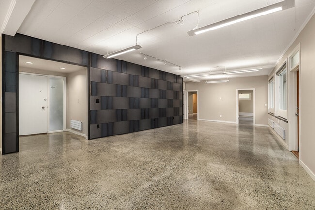 Building Photo - 2560 Dexter Ave N