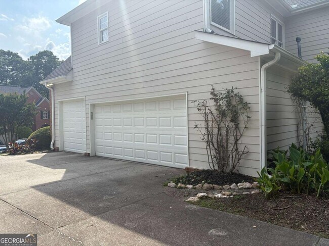 Building Photo - 1150 Lamont Cir