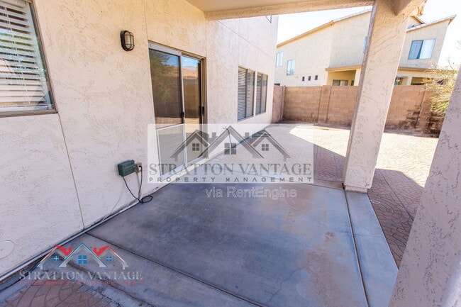 Building Photo - 484 E Cheyenne Rd