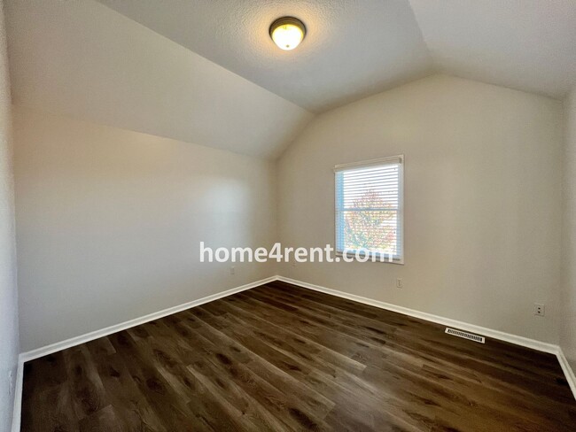 Building Photo - Beautiful Overland Park w/ Wood Floors Thr...