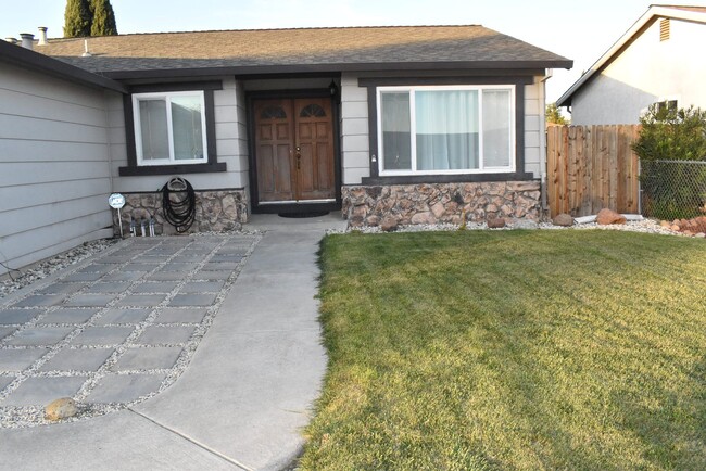 Building Photo - Nicely updated Laurel Creek home!