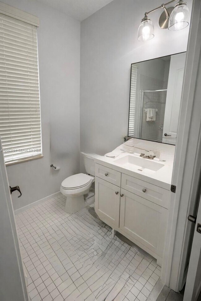 Building Photo - 556 NW 39th Cir