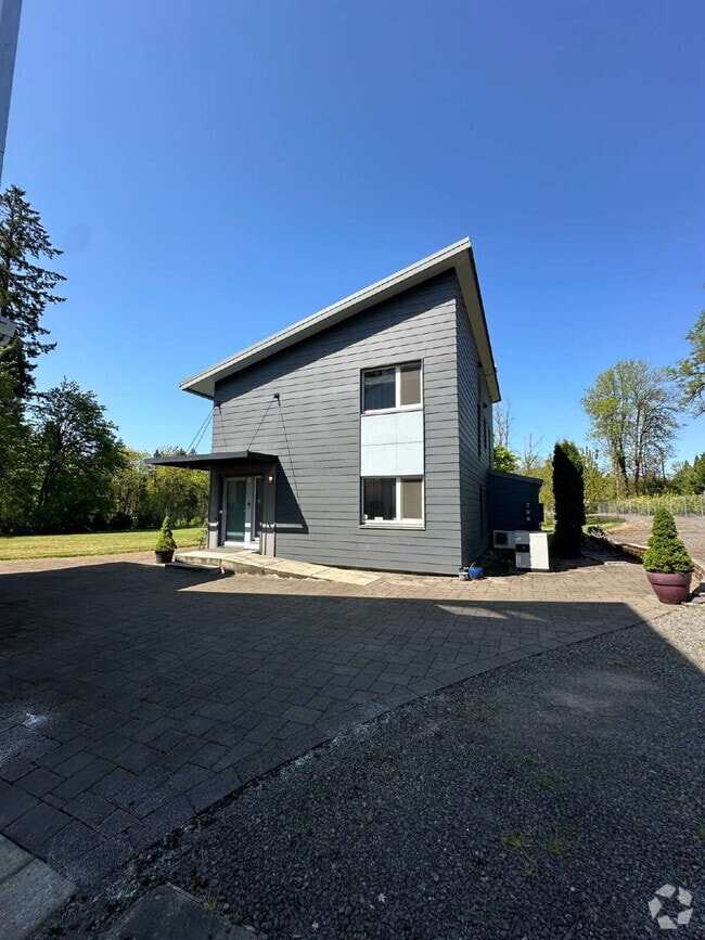 Building Photo - 3 Bed 2 Bath West Linn Property w/large yard