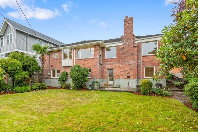 Building Photo - 4bd/2ba Seattle Home