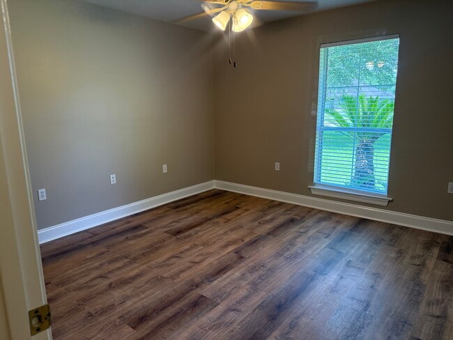 Building Photo - 41396 Jodie Ln
