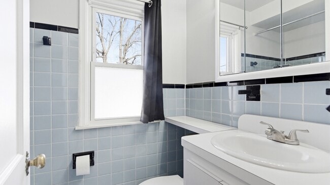 Building Photo - 2116 Michigan Blvd