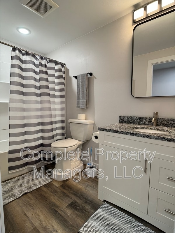 Building Photo - 423 Adams Ave