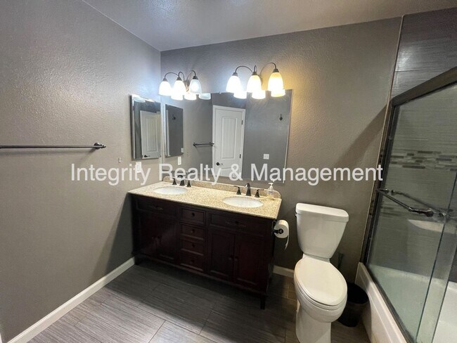 Building Photo - 1811 S Quebec Way