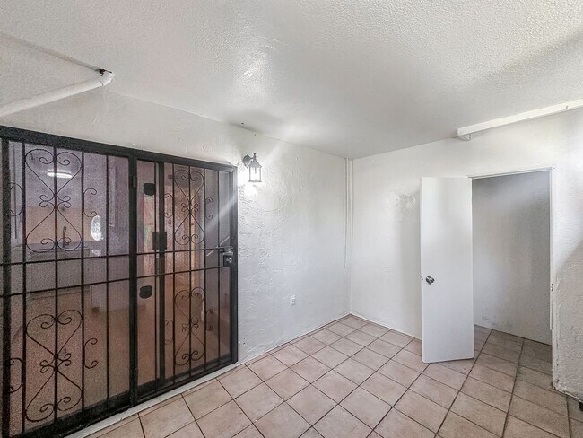 Building Photo - SD: Comfortable 2BD/2BA Condo in Chula Vista with Covered Patio & 2 Parking Spaces