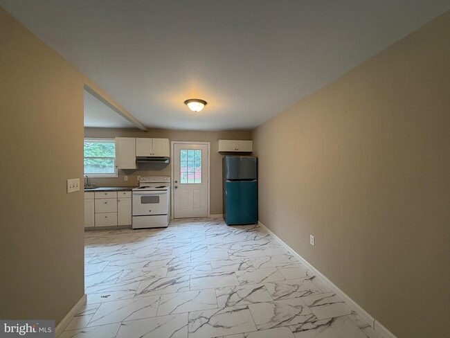 Building Photo - 1133 Louis Dr