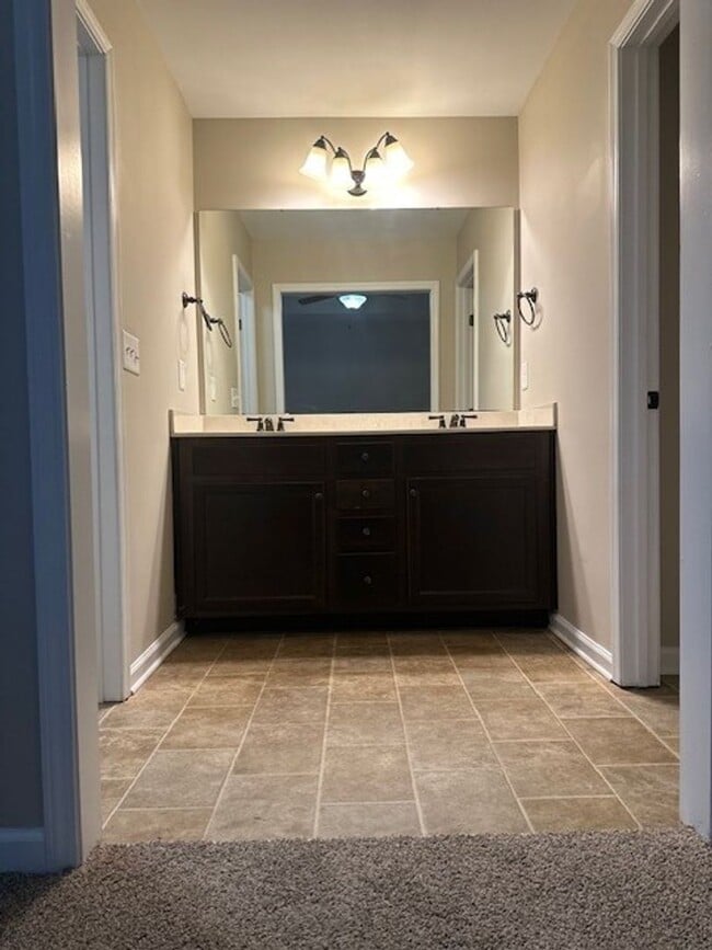 Building Photo - 3 Bed/2 Bath Home - 10 minutes to SJAFB!