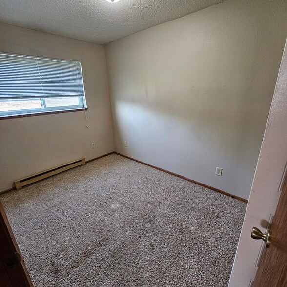 Bedroom 2 (photo 1) - 530 5th St E