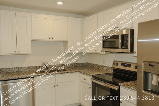 Building Photo - 915 Graystone Ave