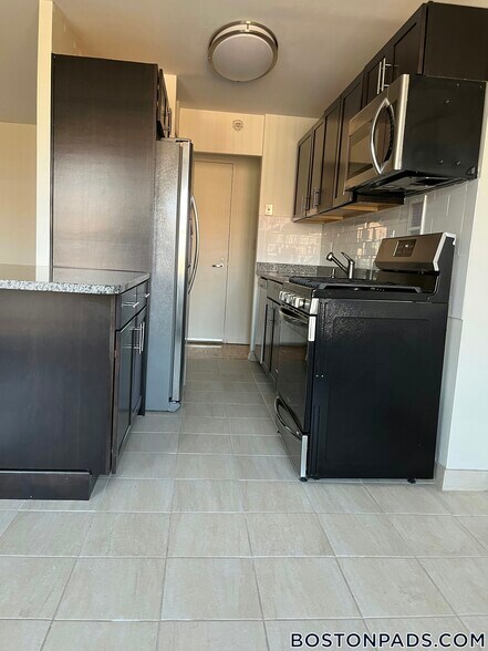 Building Photo - 185 Freeman St