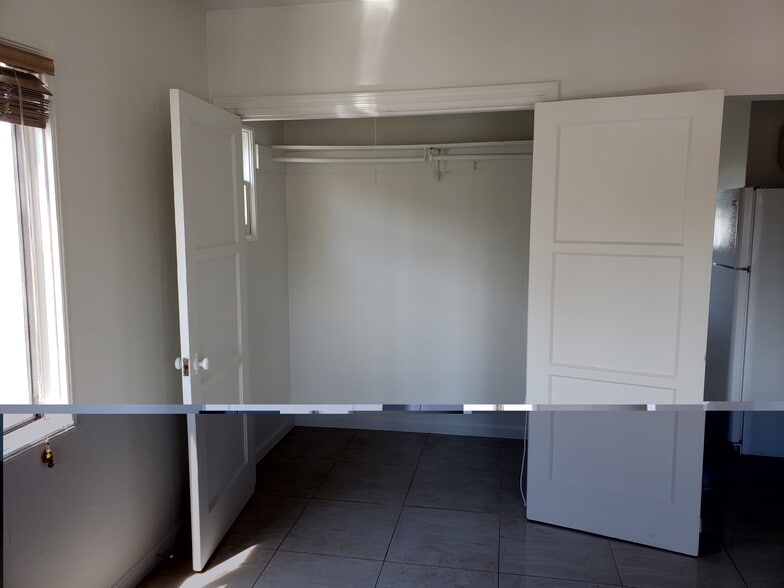 Building Photo - 817 N Wilton Pl