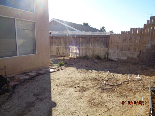 Building Photo - Rosamond 3 Bedroom Pool Home