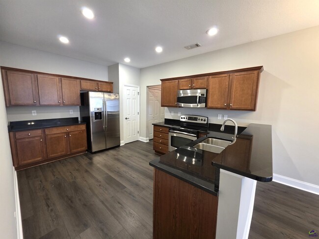 Building Photo - 412 Nandina Ct