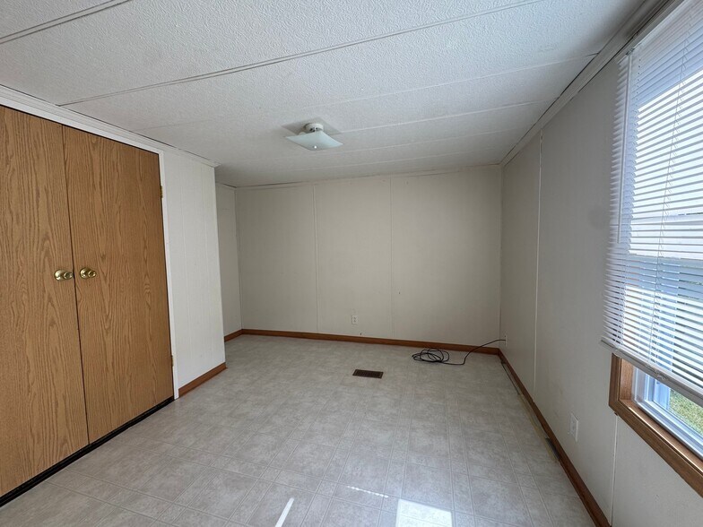 Building Photo - 101 Breezewood Park Rd