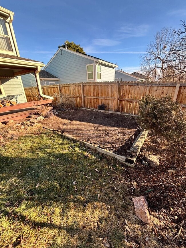 Building Photo - Beautiful 3-Bedroom Home Near Ken Caryl, Parks & Schools!!Available Now!!