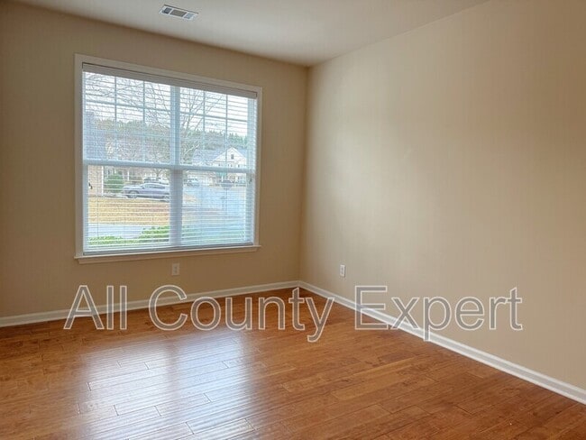 Building Photo - 5005 Shiloh Crossing Way