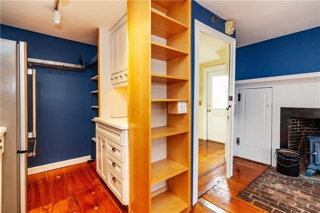 Building Photo - 19 King St