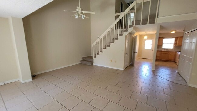 Building Photo - 611 W Oak Terrace Dr